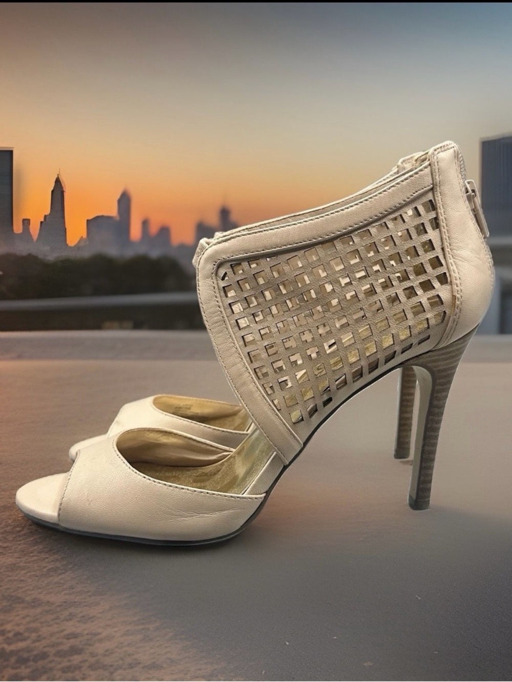 Jessica Simpson Jersee Women's  Caged Cuff Sandals Heels Shoes 8.